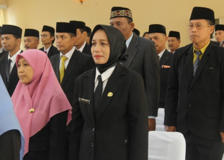Sejumlah pejabat di lingkup Pemkab Bojonegoro yang dilantik. Mereka yang dilantik ini merupakan pejabat administrator, pejabat pengawas dan kepala sekolah.