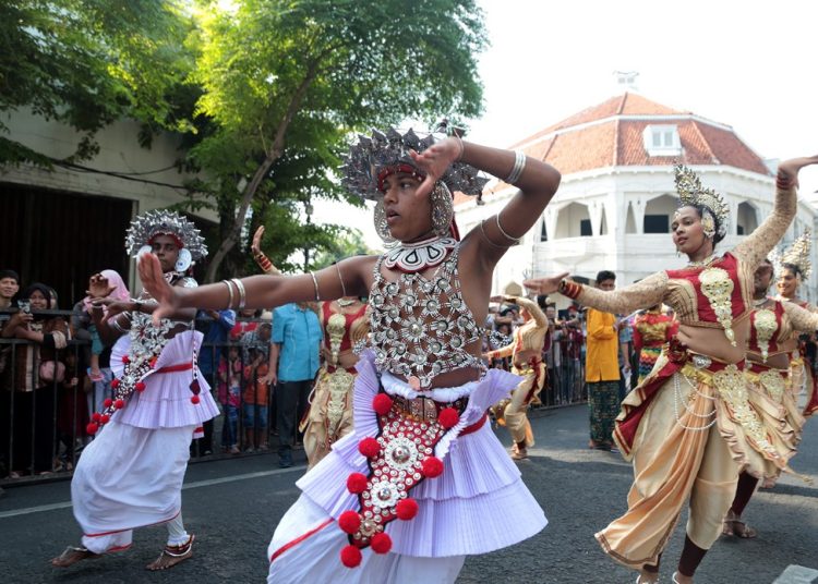 Salah satu penampilan peserta Surabaya Cross Culture International Folk Art Festival (SCCIFAF) 2023.