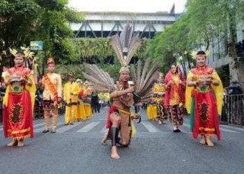Salah satu penampilan peserta Surabaya Cross Culture International Folk Art Festival (SCCIFAF) tahun 2023.