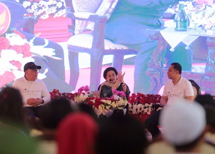 Ketua Dewan Pengarah Badan Riset dan Inovasi Nasional Megawati Soekarnoputri pada peresmian Kebun Raya Mangrove Surabaya.