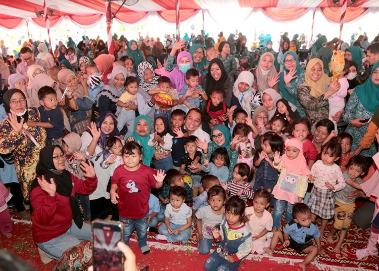 Gebyar Lomba Bersama Mewujudkan Surabaya Emas (Eliminasi Masalah Stunting) Jilid II sebagai upaya percepatan penurunan stunting, di halaman Taman Surya.