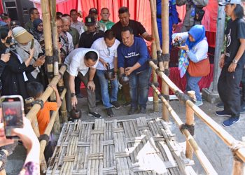 Peresmian wisata susur sungai Kejawan Putih Tambak di Kecamatan Mulyorejo, Surabaya.