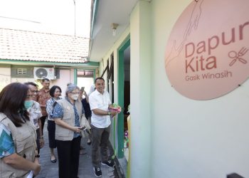 Wali Kota Surabaya Eri Cahyadi meresmikan “Dapur Kita” di Jalan Doho, Kelurahan Keputran, Kecamatan Tegalsari.