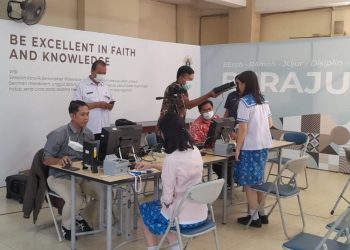 Perekaman KTP-el dengan sistem jemput bola yang dilakukan di salah satu sekolah di Surabaya.