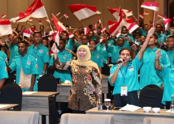 Gubernur Jawa Timur Khofifah Indar Parawansa yang turut hadir pada Program Afirmasi Pendidikan Menengah (ADEM) Papua.