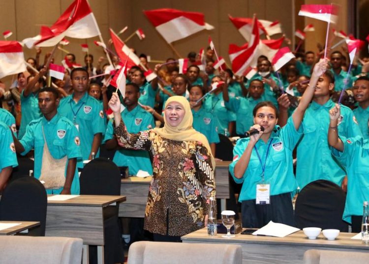 Gubernur Jawa Timur Khofifah Indar Parawansa yang turut hadir pada Program Afirmasi Pendidikan Menengah (ADEM) Papua.