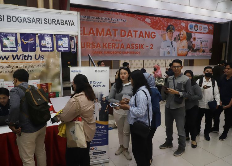 Bursa kerja ASSIK (Arek Suroboyo Siap Kerja ) ke-2 di Gedung Dharma Wanita.
