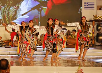 Salah satu pertunjukan di  acara Surabaya Cross Culture International Folk Art Festival (SCCIFAF) 2023 ke-16.