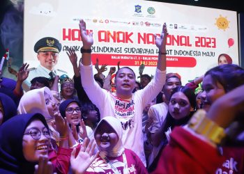 Wali Kota Surabaya Eri Cahyadi dalam acara peringatan Hari Anak Nasional (HAN) 2023 di Balai Pemuda.