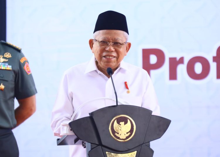 Wakil Presiden membawakan pembukaan acara pada peresmikan Masjid KH. Hasyim Asy'ari di Ma'had Bahrul Huda, Kab. Tuban.