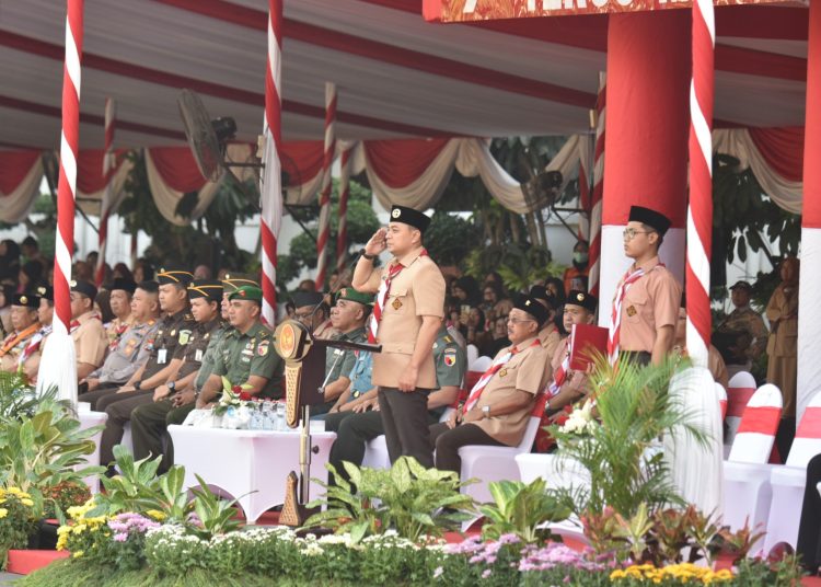 Upacara Peringatan Hari Ulang Tahun (HUT) ke-62 Hari Pramuka di Taman Surya, Balai Kota Surabaya.