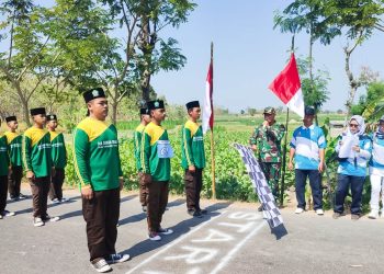 Bati Tuud Koramil 08/Kedungadem Kodim 0813 Bojonegoro, Peltu Lasuri, memberangkatkan peserta lomba gerak jalan tingkat SMP/MTs dan SMA/MA se-wilayah Kecamatan Kedungadem Kabupaten Bojonegoro.