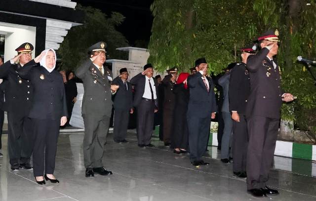 Apel Kehormatan dan Renungan Suci (AKRS) di Taman Makam Pahlawan (TMP) Bojonegoro.