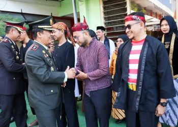 Dandim 0813 Bojonegoro Letkol Arm Arif Yudo Purwantodalam upacara penyerahan remisi kepada warga binaan Pemasyarakatan di Lapas Kelas IIA Bojonegoro.