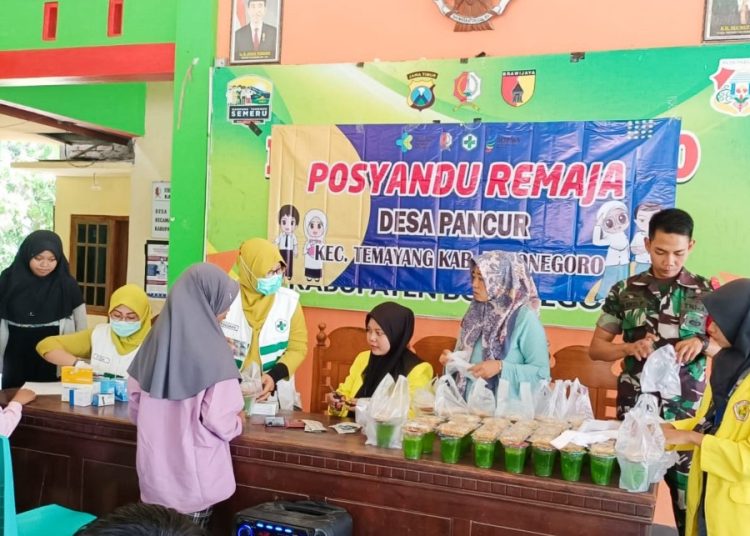 Kegiatan Posyandu Remaja di Balai Desa Pancur, Kecamatan Temayang, Kabupaten Bojonegoro.
