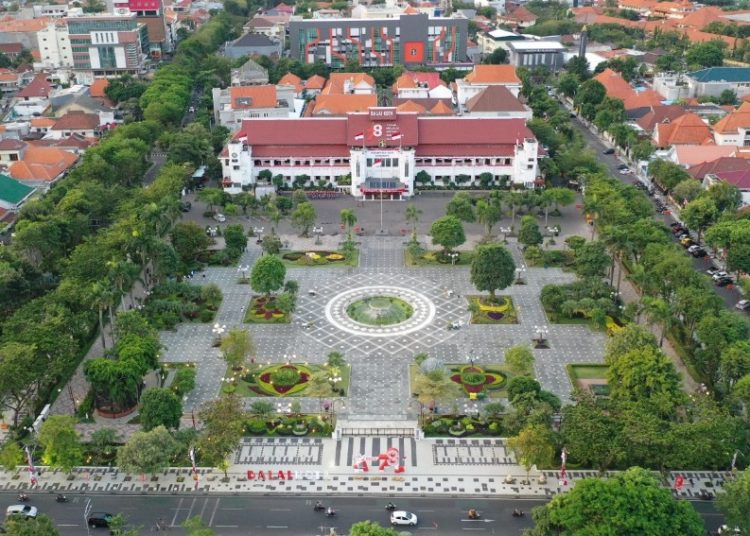 Foto ilustrasi, Taman Surya Surabaya.