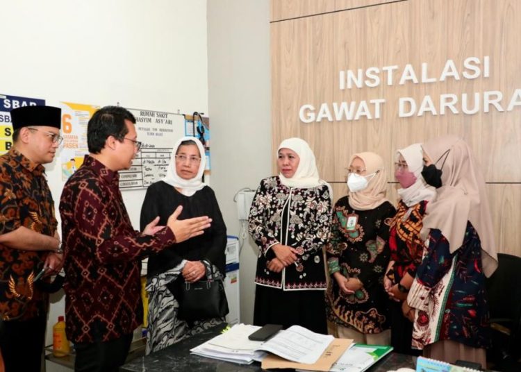 Gubernur Jawa Timur Khofifah Indar Parawansa di sela peresmian Rumah Sakit (RS) Hasyim Asy'ari Dompet Dhuafa di kompleks Pesantren Tebuireng, Jombang.