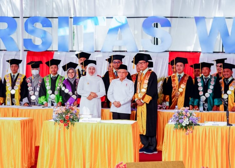 Gubernur Jawa Timur Khofifah Indar Parawansa mendampingi Wakil Presiden RI KH. Ma’ruf Amin di Dies Natalis ke 37 Universitas Wiraraja, Sumenep.