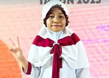 Tsurayya Rahadatul'aisy R, siswi SD asal Kecamatan Baureno, Bojonegoro dalam Lomba Bertutur Tingkat Provinsi Jawa Timur.