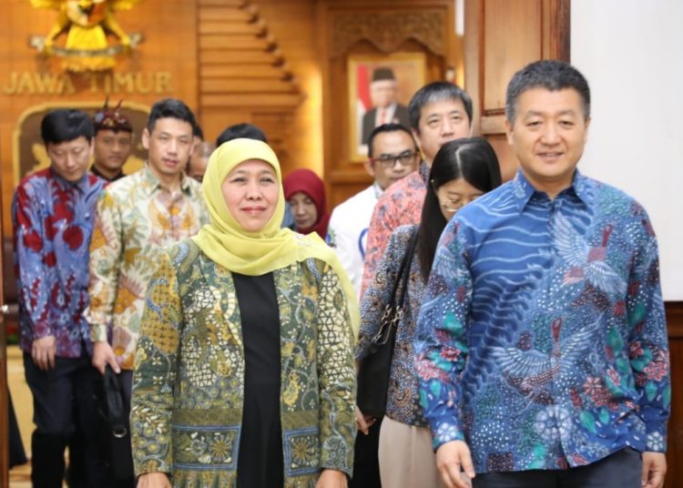 Gubernur Jawa Timur Khofifah Indar Parawansa menerima kunjungan Duta Besar Republik Rakyat Tiongkok (RRT) untuk Indonesia  HE. Mr. Lu Kang.