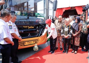 Gubernur Jawa Timur Khofifah Indar Parawansa meresmikan Trans Jatim Koridor II yang mengusung tema “Tribhuwana Tunggadewi” di Terminal Kertajaya Kota Mojokerto.