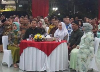 Bupati Bojonegoro Anna Mu'awanah dalam acara acara pisah sambut komandan Kodim 0813 Bojonegoro di Pendopo Malowopati.