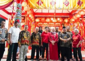 Bupati Bojonegoro Anna Mu'awanah menghadiri perayaan hari besar sembahyang sedekah bumi Kelenteng Hok Swie Bio Bojonegoro.