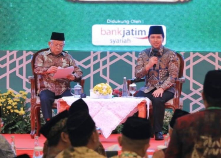 Wakil Gubernur Jawa Timur Emil Elestianto Dardak menjadi moderator dalam sarasehan Ekonomi, Keuangan Syariah bersama Wakil Presiden RI KH Ma'ruf Amin.