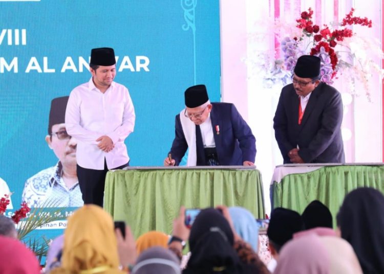 Wapres RI Ma'ruf Amin meresmikan Sekolah Tinggi Ekonomi dan Bisnis Islam di Ponpes Al Anwar Bangkalan.