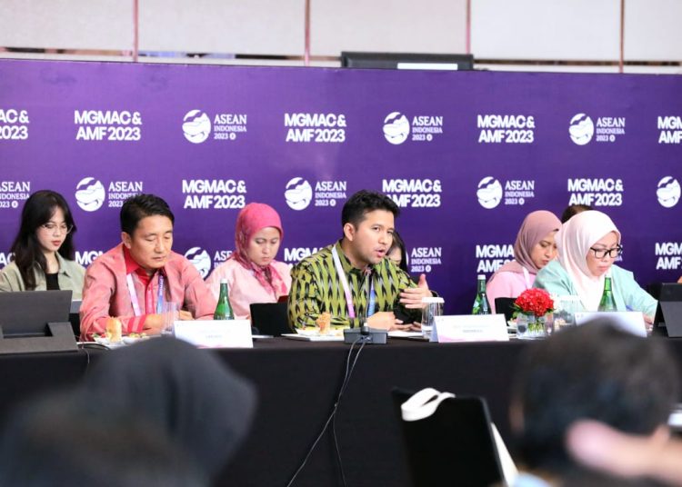 Wagub Emil Elistianto Dardak menyampaikan strategi transformasi digital.