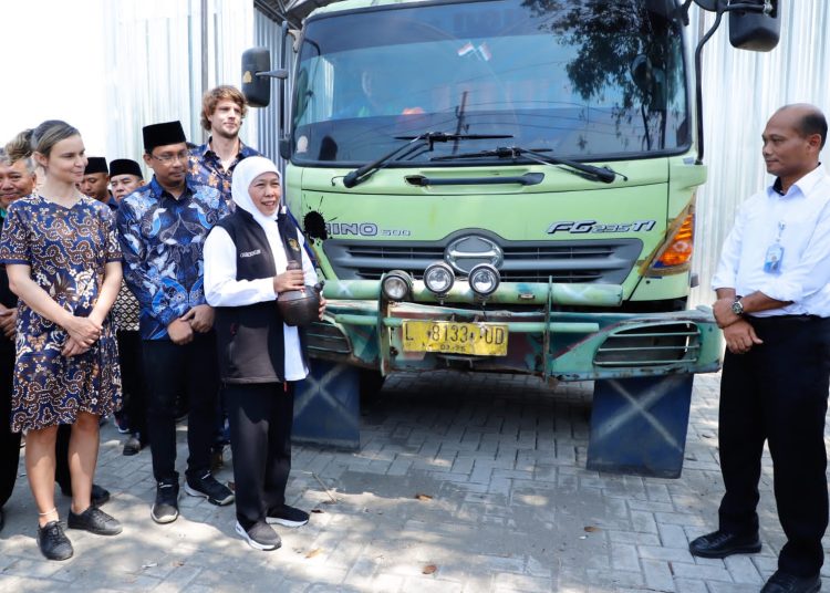 Gubernur Jawa Timur Khofifah Indar Parawansa melepas ekspor ke perusahaan Start Up bernama ULUU di Australia.