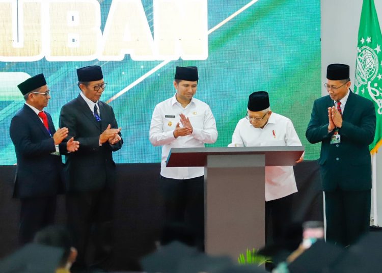 Tanda tangan peresmian Gedung baru Kampus C IIKNU oleh Wapres K.H Ma'ruf Amin di Tuban.