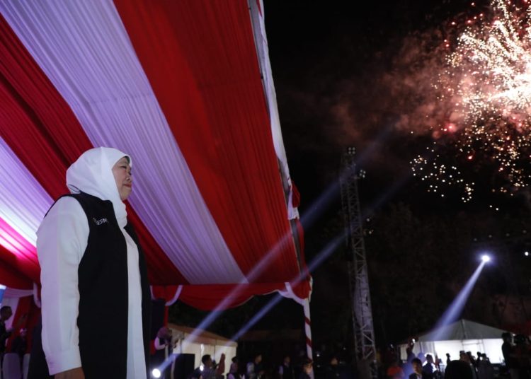 Gubernur Jawa Timur Khofifah Indar Parawansa saat launching logo dan kick off rangkaian kegiatan peringatan Hari Jadi ke-78 Provinsi Jawa Timur di Lapangan Desa Nguntoronadi, Kabupaten Magetan.