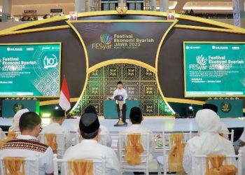 Wakil Gubernur Jawa Timur Emil Elestianto Dardak saat menghadiri Opening Ceremony Festival Ekonomi Syariah (FESyar) Regional Jawa tahun 2023.