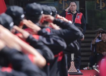 Wali Kota Surabaya Eri Cahyadi melepas dan memberangkatkan sebanyak 958 atlet yang akan mengikuti Porprov Jawa Timur VIII.