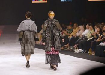 Pelaksanaan Surabaya Fashion Parade di Convention Hall Tunjungan Plaza 3.