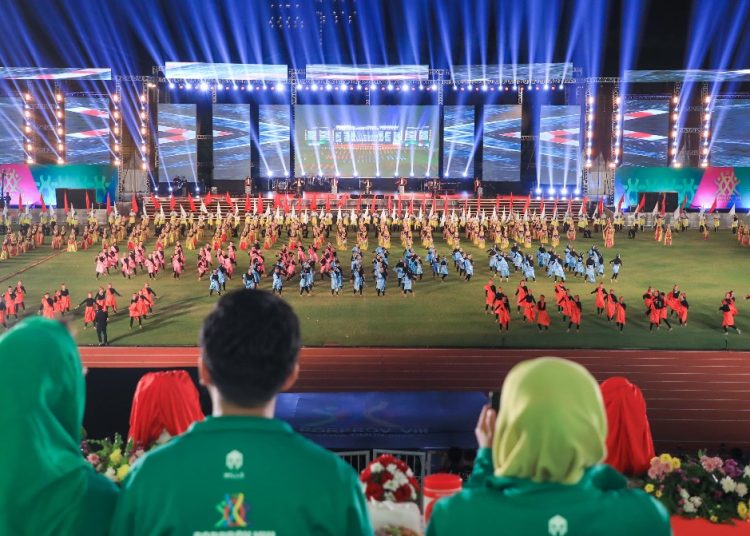 Suasana pembukaan Pekan Olah Raga Provinsi VIII Jawa Timur Tahun 2023 di Stadion Gelora Delta Sidoarjo.