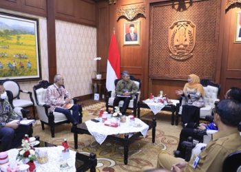 Pertemuan Gubernur Jawa Timur Khofifah Indar Parawansa dengan Kepala Perwakilan Bank Indonesia Jawa Timur, Doddy Zulverdi di gedung Negara Grahadi.