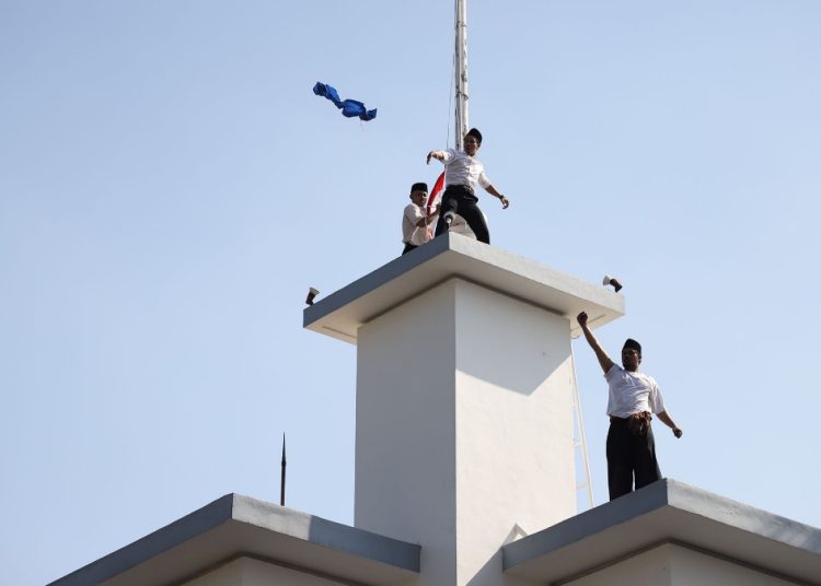 Foto ilustrasi, drama peristiwa perobekan bendera di Jalan Tunjungan, depan Hotel Majapahit tahun lalu.