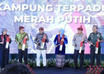 Peluncuran Kampung Terpadu Merah Putih di Gedung Negara Grahadi, Surabaya.