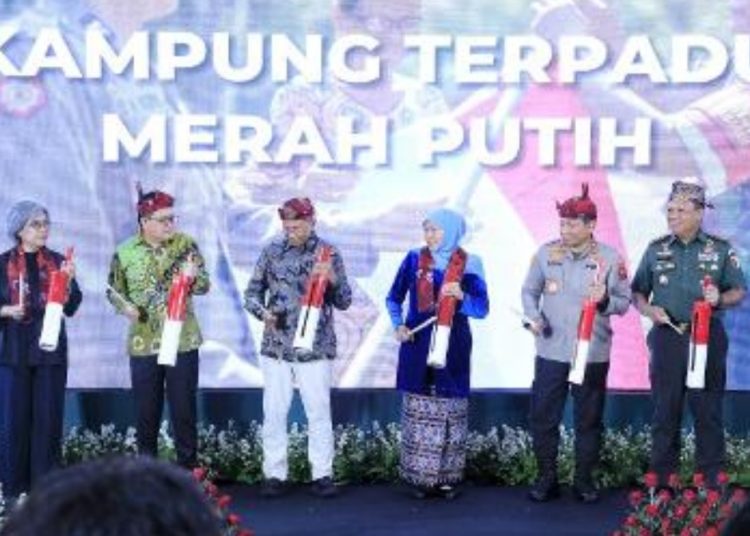 Peluncuran Kampung Terpadu Merah Putih di Gedung Negara Grahadi, Surabaya.