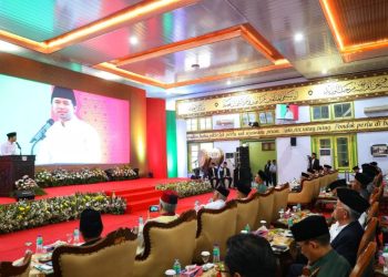 Wakil Gubernur Jatim Emil Elestianto Dardak memberikan sambutan pada Sujud Syukur dan Pembukaan 100 Tahun di Pondok Modern Darussalam Gontor, Ponorogo.