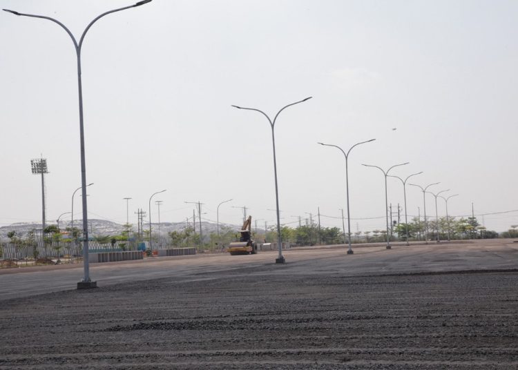 Kawasan di sekitar stadion Gelora Bung Tomo yang diproyeksikan untuk pembuatan lapangan parkir.