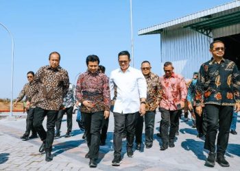 Peninjauan lapangan Pusat Pengelolaan Sampah dan Limbah Bahan Berbahaya dan Beracun yang berada di Desa Cendoro, Kecamatan Dawarblandong, Kabupaten Mojokerto.