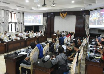Audiensi bersama para pengusaha di kawasan Kembang Jepun Surabaya.