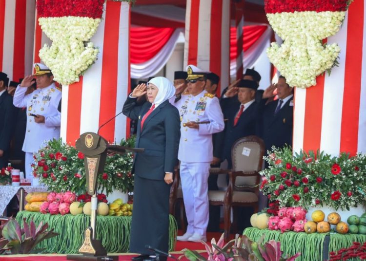 Gubernur Jatim Khofifah Indar Parawansa menjadi inspektur upacara peringatan Hari Kesaktian Pancasila tahun 2023 di hedung Negara Grahadi Surabaya.