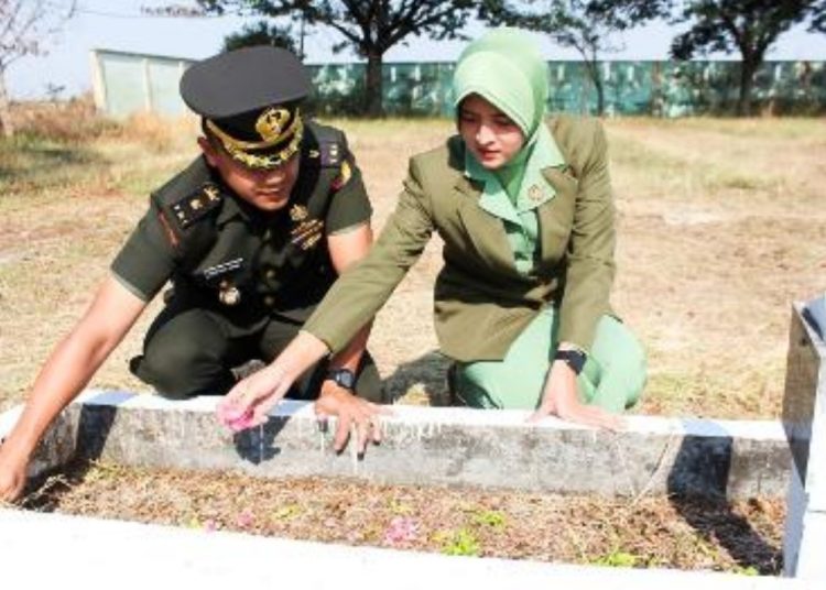 Ziarah yang dilaksanakan di Taman Makam Pahlawan Kusuma Bangsa di Jalan Raya Dander Desa, Ngumpakdalem Kecamatan Dander, Bojonegoro.