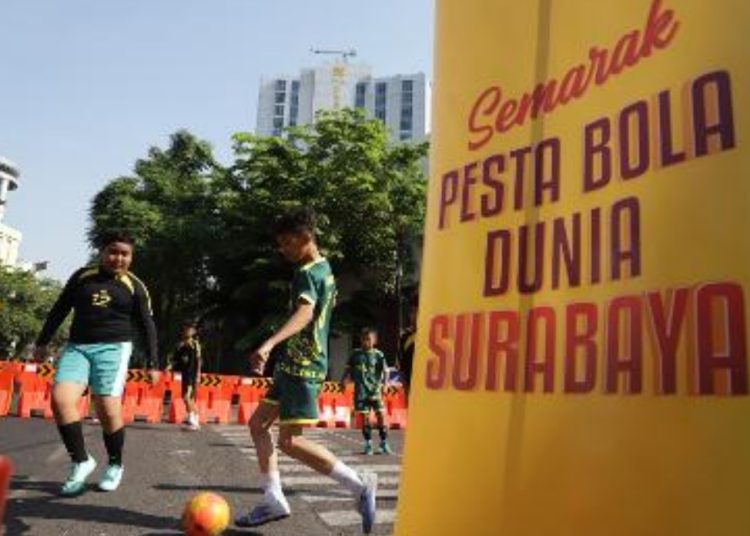 Coaching clinic dan street soccer di Car Free Day.