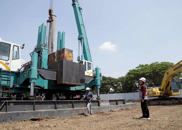 Ground breaking pembangunan RSUD Surabaya Timur di Jalan Medokan Asri Tengah, Blok RL V, Kelurahan Kalirungkut, Kecamatan Rungkut, Surabaya.