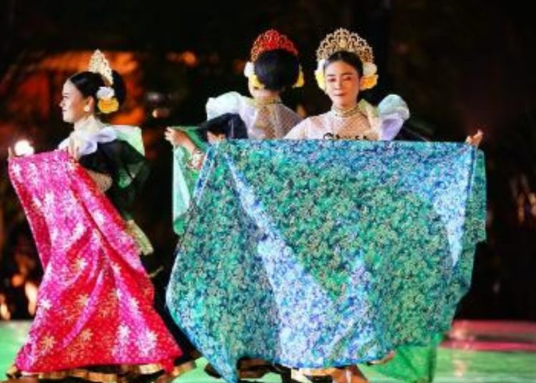 Acara Mojo Batik Festival tahun 2023 yang digelar di Alun-Alun Mojokerto.